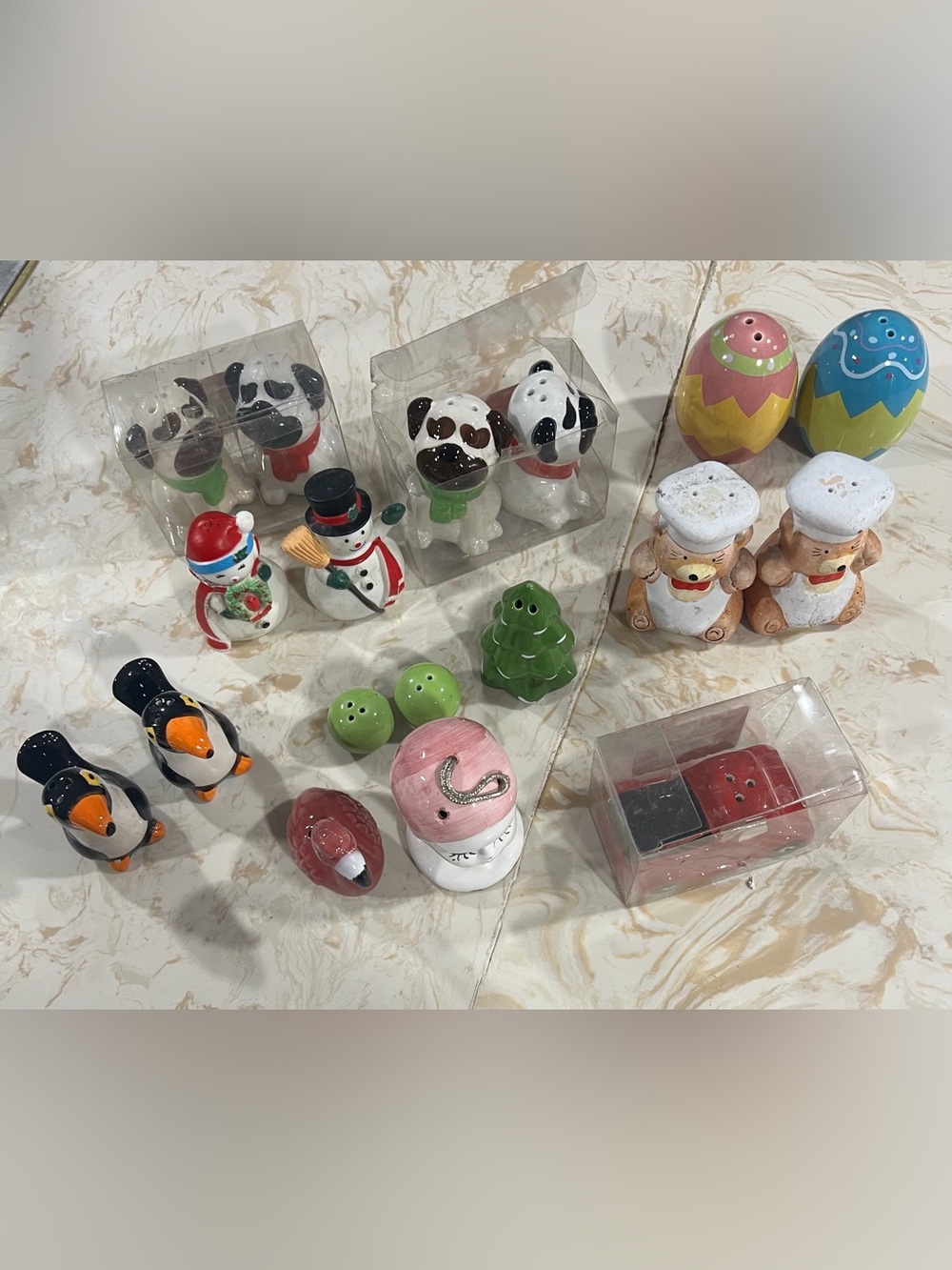 Vntg Ceramic   Animal Salt & Pepper Shakers - Multi-Color